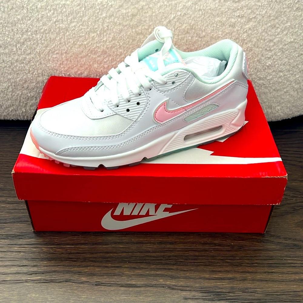 Nike Women’s Air Max 90 size 8